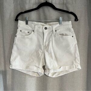 ❤️Women’s white denim Levi shorts